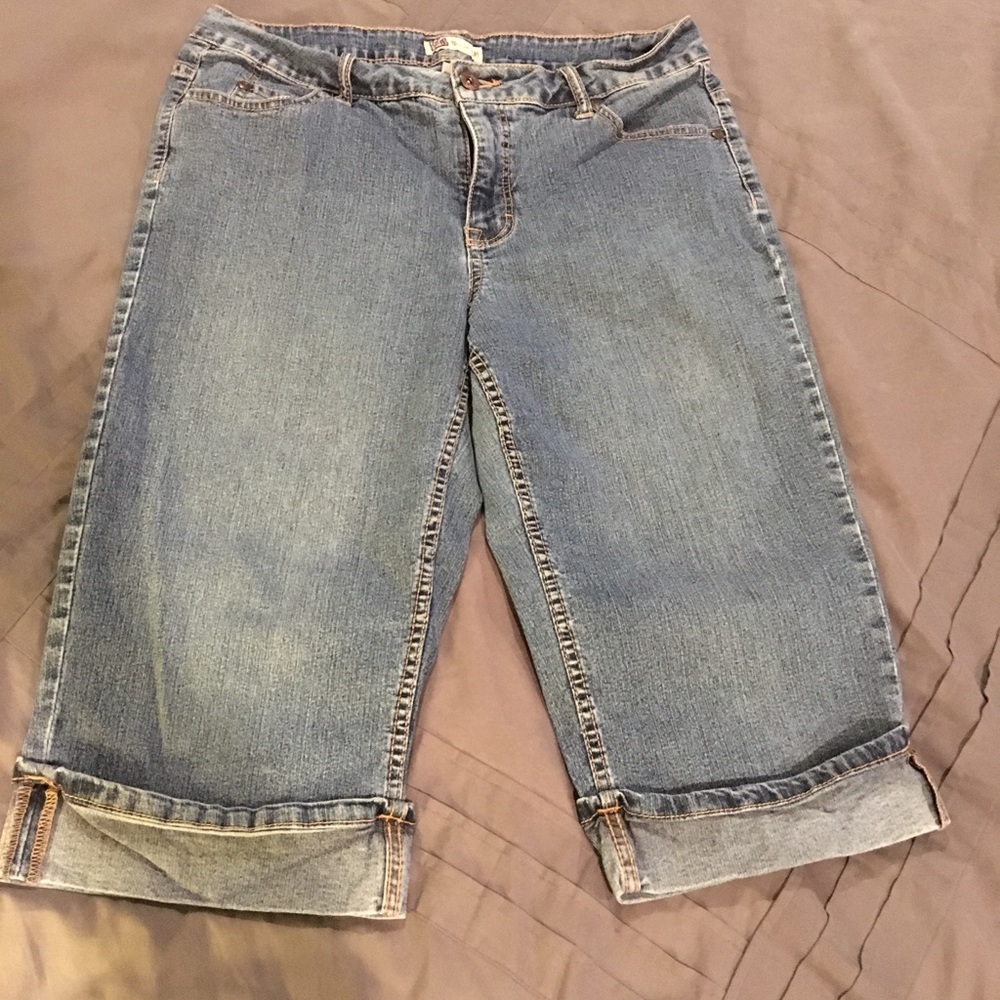 Faded Glory denim capri jeans
